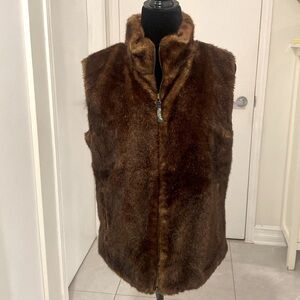 💕Wellington of Bilmore, Brown Faux Fur Mock neck fully lined Vest Size 7/8
